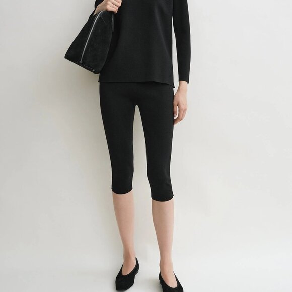 Toteme classic capri style pants. Slim legs that hit just below the knee. - Picture 6 of 6